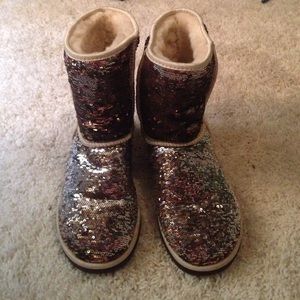 Short brown sparkle Uggs