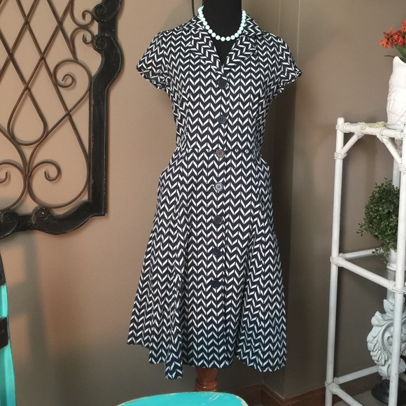 Size Small Button Up Short Sleeve Navy/White Dress - Picture 2 of 4