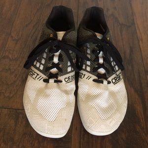 MENS WHITE AND BLACK REEBOK CROSSFIT 5.0