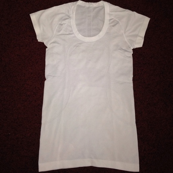 White Lululemon swiftly tech