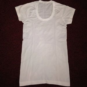 White Lululemon swiftly tech