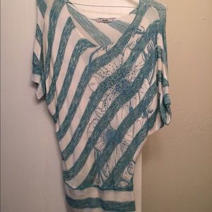 Very nice top with gems on flower