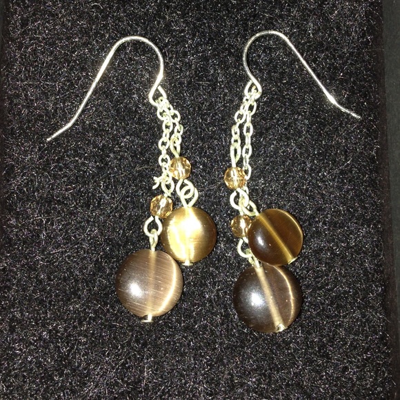 Brown dangly earrings - Picture 2 of 2