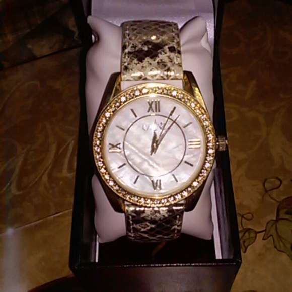 💍Cache Pearl Face Watch💍 - Picture 2 of 3