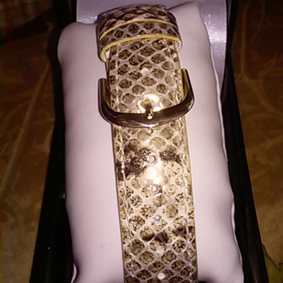 💍Cache Pearl Face Watch💍 - Picture 3 of 3