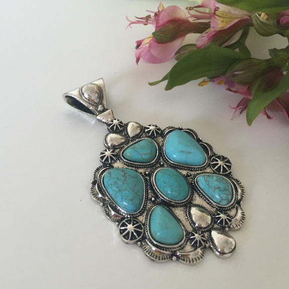 Southwestern Turquoise Stone Pendant Necklace - Picture 2 of 4