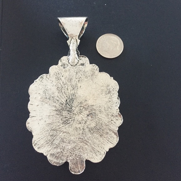 Southwestern Turquoise Stone Pendant Necklace - Picture 3 of 4