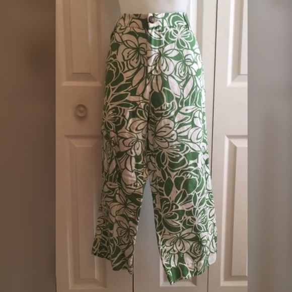 Green & White Liz Claiborne Capri pants