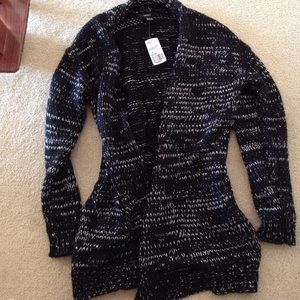 Long cardigan w/ pockets. Black/white knit