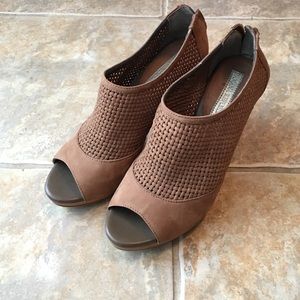 Tan leather with wooden heel heels