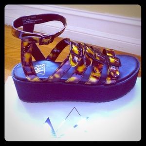 YRU tortoise shell platform sandals