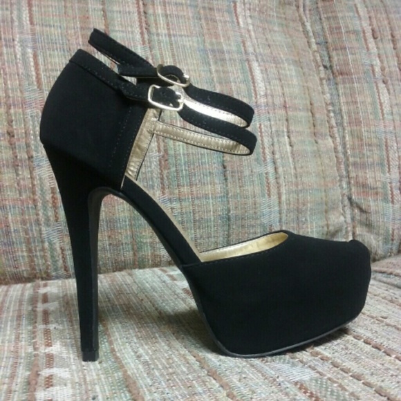 Gorgeous platform pumps