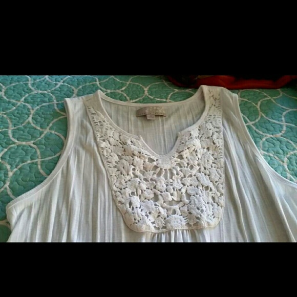 Carolyn Taylor  Tops - Beautiful blouse with crochet  detail