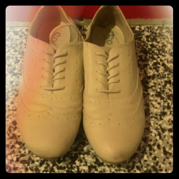 Cream tan shoes