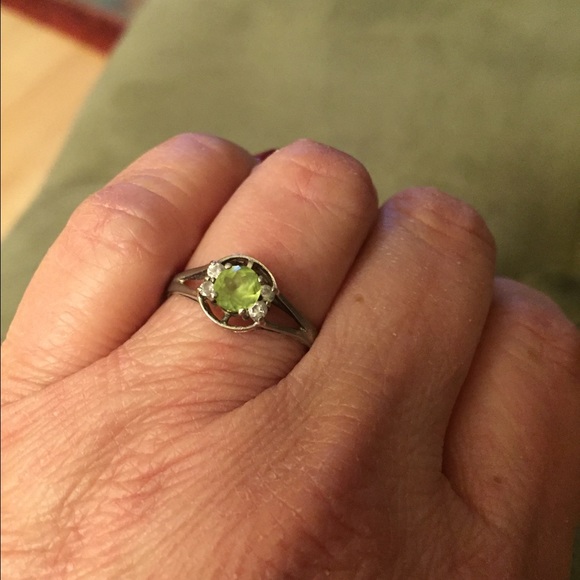 Peridot and simulated diamond ring - Picture 1 of 3