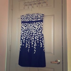 Strapless black dress with white leaves - Loft