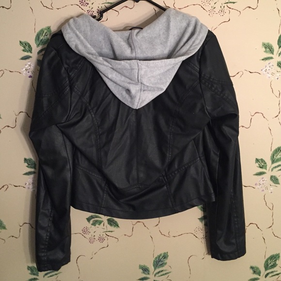 *SOLD* Wet Seal Short Pleather Jacket - Picture 2 of 3
