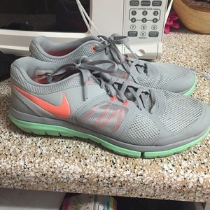 Nike flex run shoes