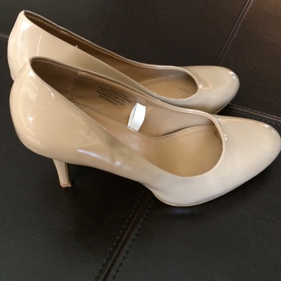 Merona Nude pumps- Size 7