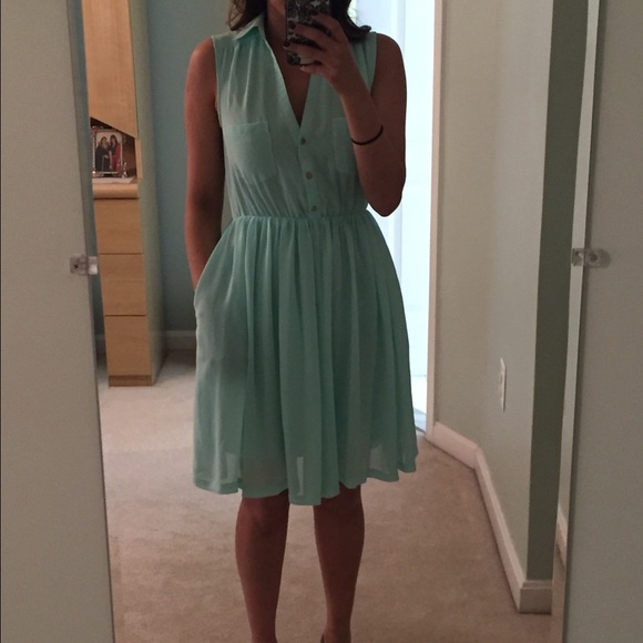 Like new teal size 2 dress with pockets!