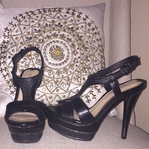 ❗️REDUCED❗️Gianni Bini Platform Sandals!