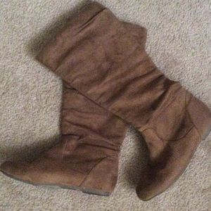 💙💙 Faux suede boots. 💙💙