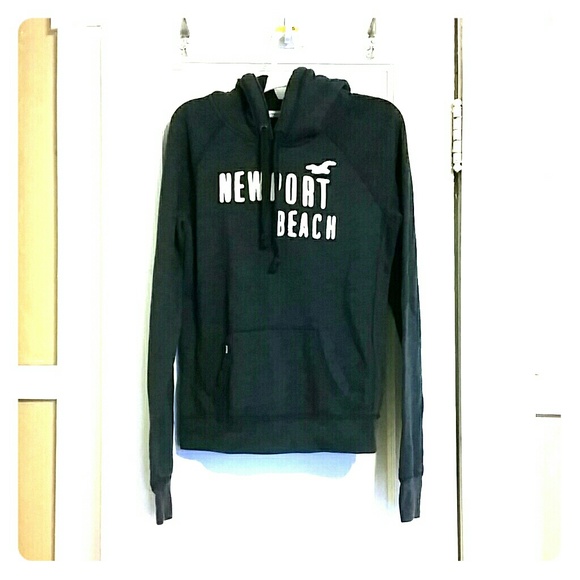 HOLLISTER "Newport Beach" navy hooded sweatshirt