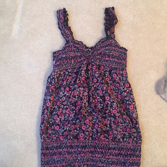 Beautiful floral tank size small- like new