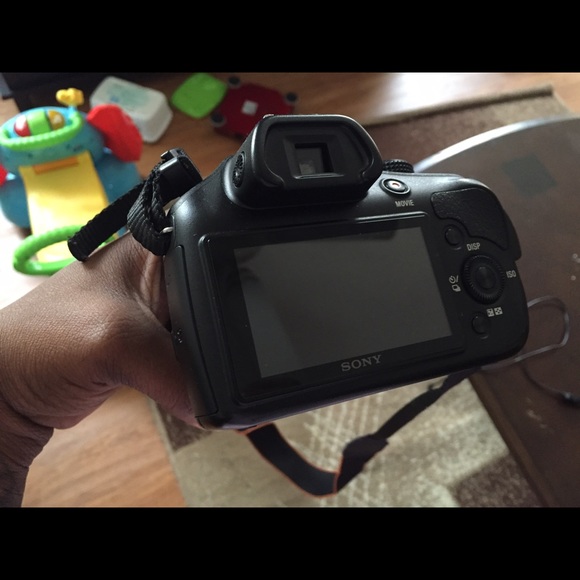 Sony camera - Picture 2 of 2