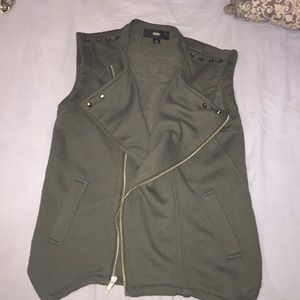 High-low green Zip up Vest