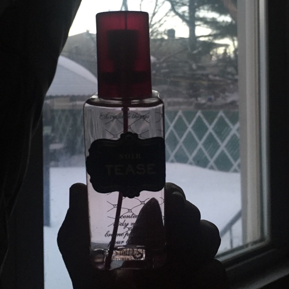 Victoria's Secret Noir Tease body mist
