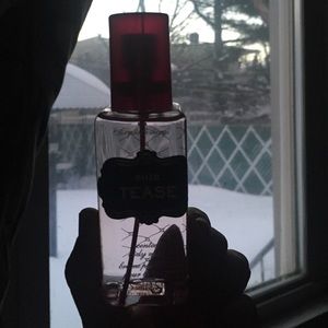 Victoria's Secret Noir Tease body mist