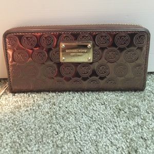 Michael Kors zip wallet signature logo