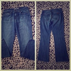 ❌SOLD❌Joe's Muse Bootcut jeans size W31!