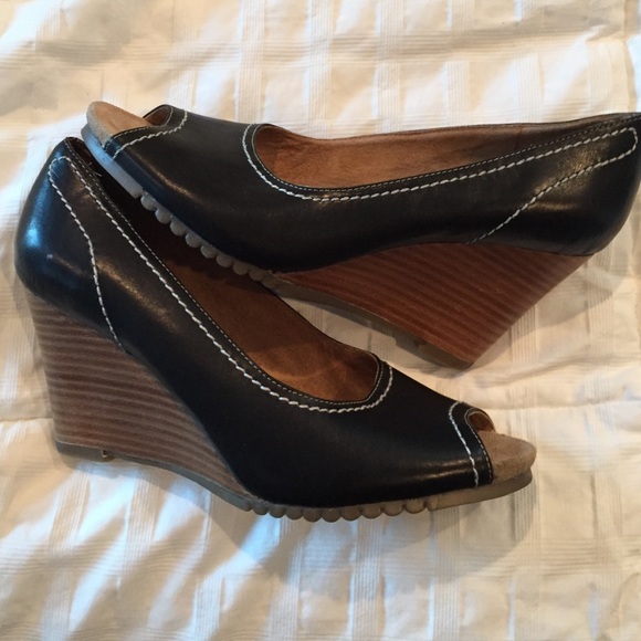 Aerosoles peep toe wedges