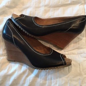 Aerosoles peep toe wedges