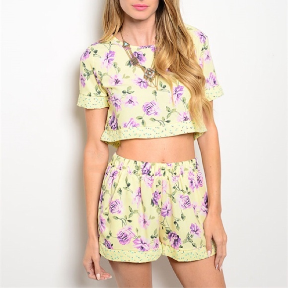 Crop top and short bottoms - Picture 1 of 2