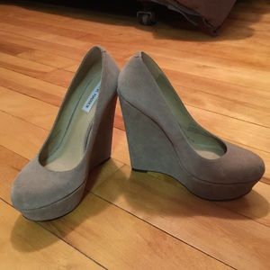Steve Madden Tan Wedges