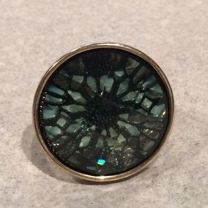 Size 5 Costume Jewelry Ring. Dark Green/Gold color