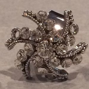 Size OS Costume Jewelry Ring.