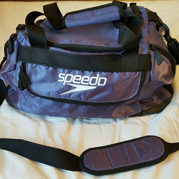 purple Speedo gym duffel, EUC