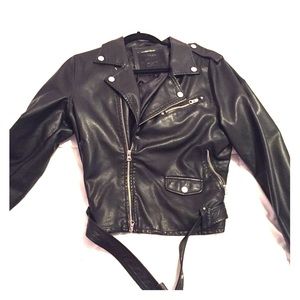 FINAL PRICE DROP 🎉Women's leather jacket