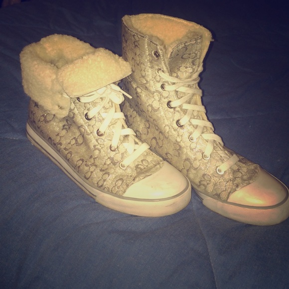 🎀COACH Fuzzy Fashion Sneakers🎀