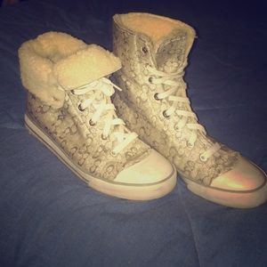 🎀COACH Fuzzy Fashion Sneakers🎀