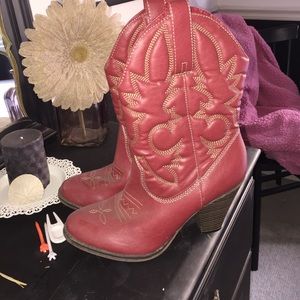 Red cowgirl boots with little heel
