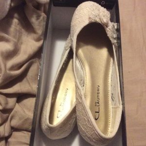 CL by laundry Floral lace flats