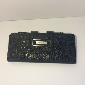 Kenneth Cole reaction clutch