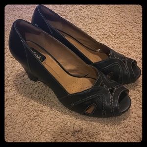 Black wedge peep toe shoe