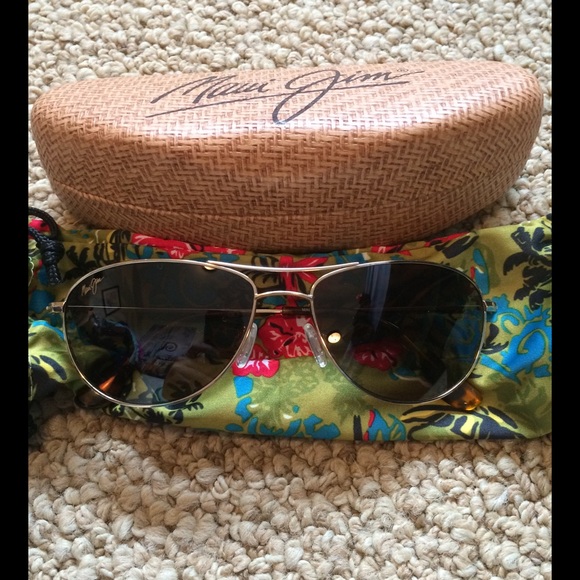 SOLD!! Like New Maui Jim Baby Beach Aviators - Picture 4 of 4