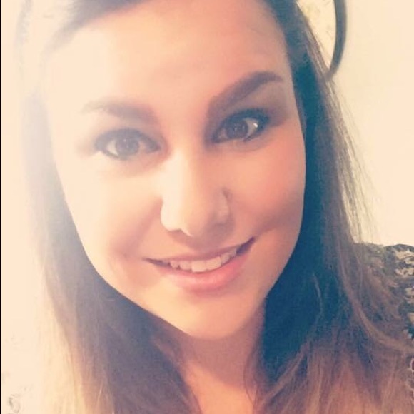 Meet your Posher :) - Picture 5 of 8